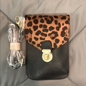 NWT Touch screen cell phone purse